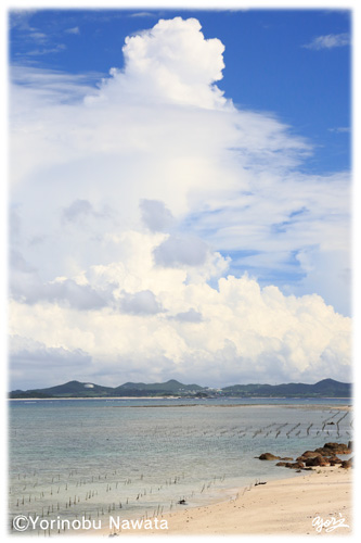 「塩尻海岸と伊是名島」写真/転載厳禁・プロ写真家縄田頼信 「塩尻海岸と伊是名島」写真・転載厳禁・プロ写真家なわたよりのぶ