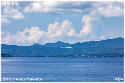 「古宇利大橋と津波山」見本写真・転載厳禁・プロ写真家なわたよりのぶ