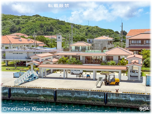 「渡名喜港着船間近」写真転載厳禁・プロ写真家なわたよりのぶ