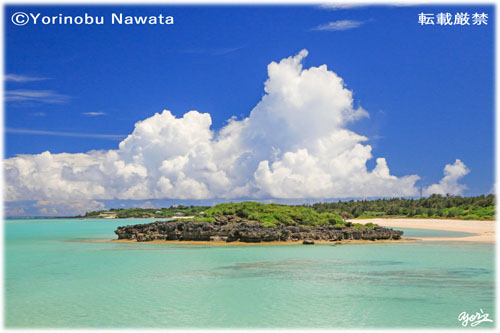 「船倉海岸と夏雲」写真転載厳禁・プロ写真家なわたよりのぶ