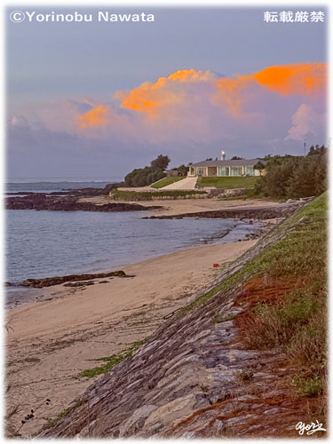 「点灯している与論島赤崎灯台」写真転載厳禁・プロ写真家なわたよりのぶ